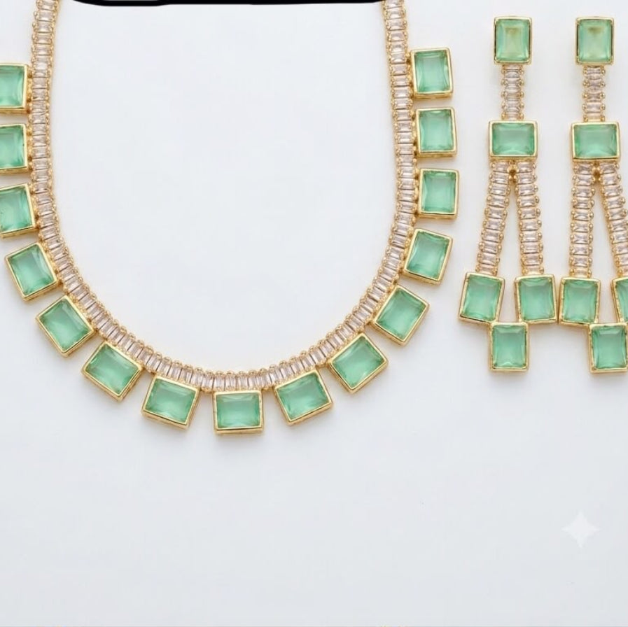 Bridal jewellery necklace set with matching earrings