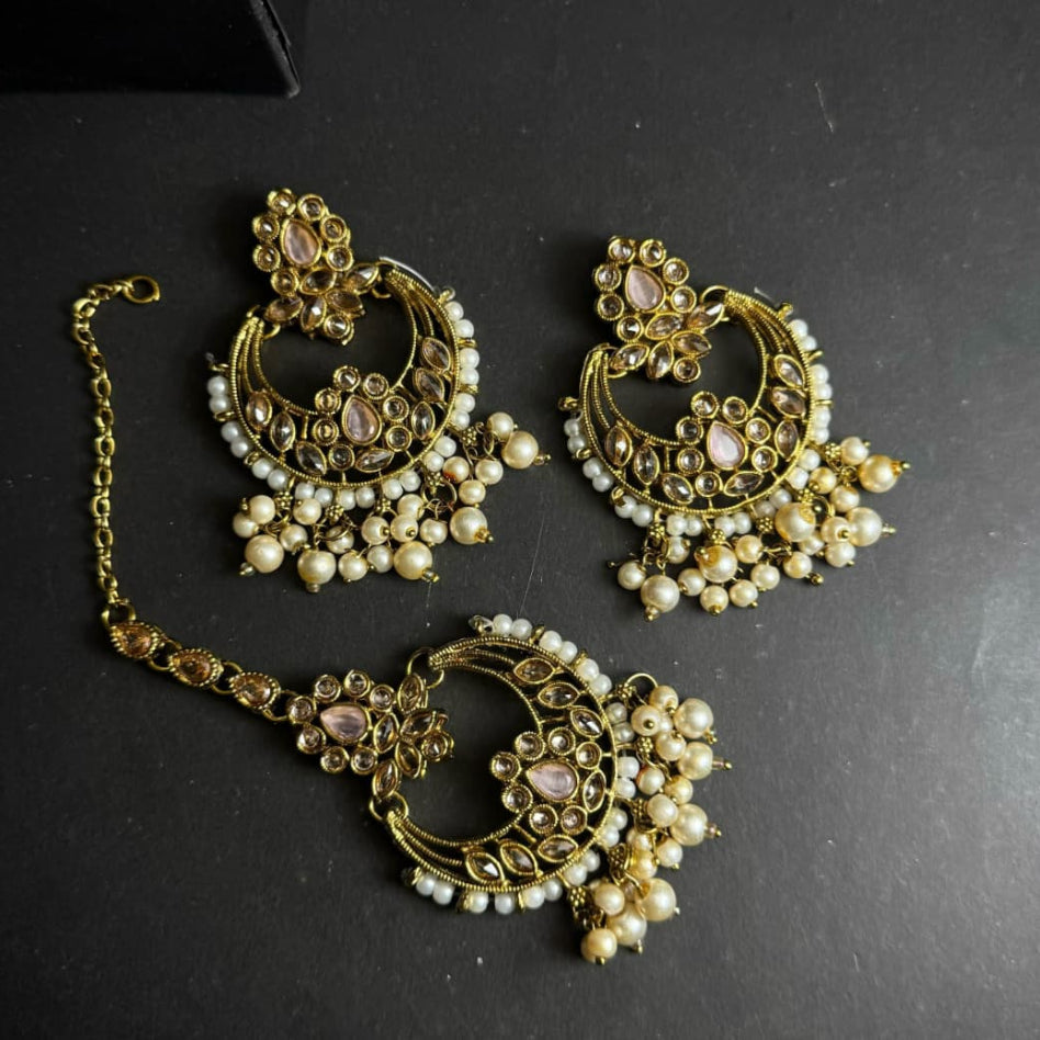 Pakistani wedding jewellery set with chandbali earrings and maang tikka