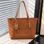 Spacious women's tote bag with front pocket