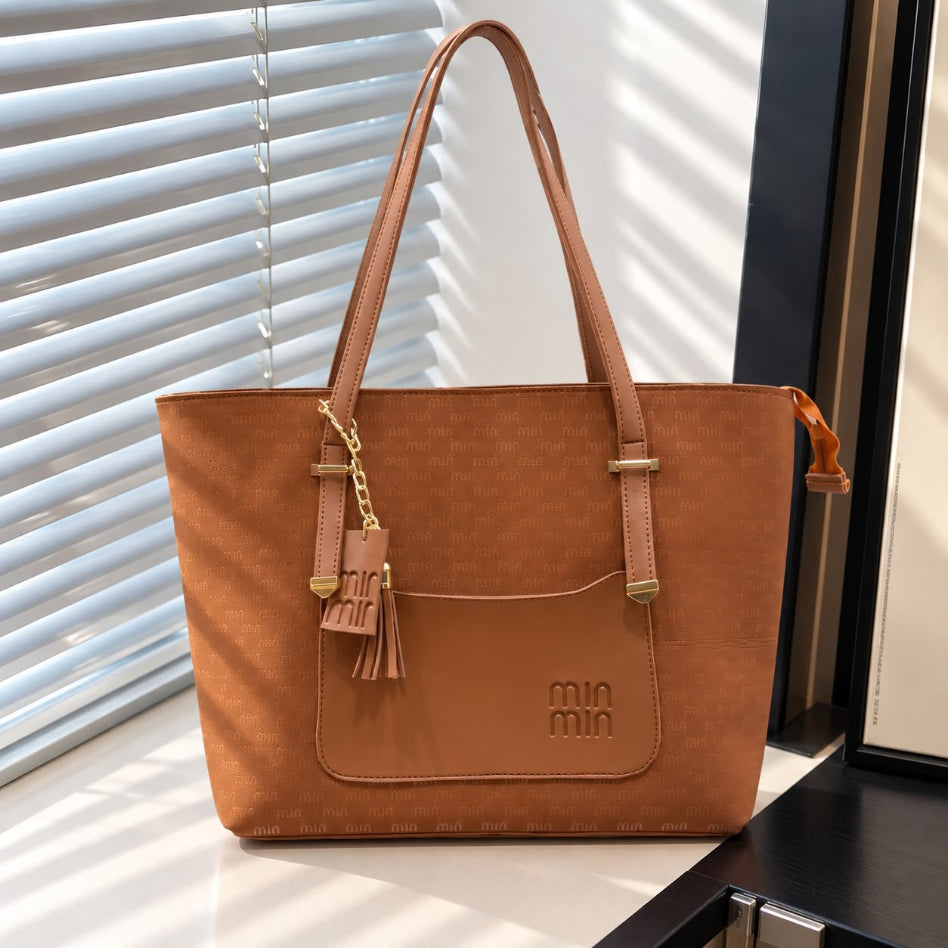 Spacious women's tote bag with front pocket