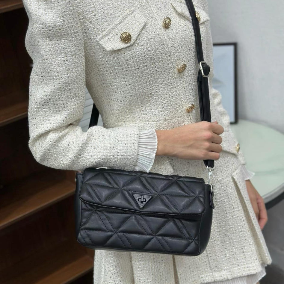 Stylish quilted shoulder bag for everyday use