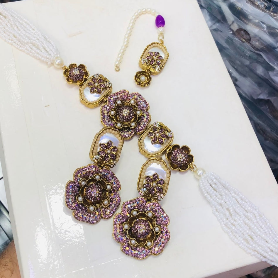 Traditional South Asian choker and maang tikka set
