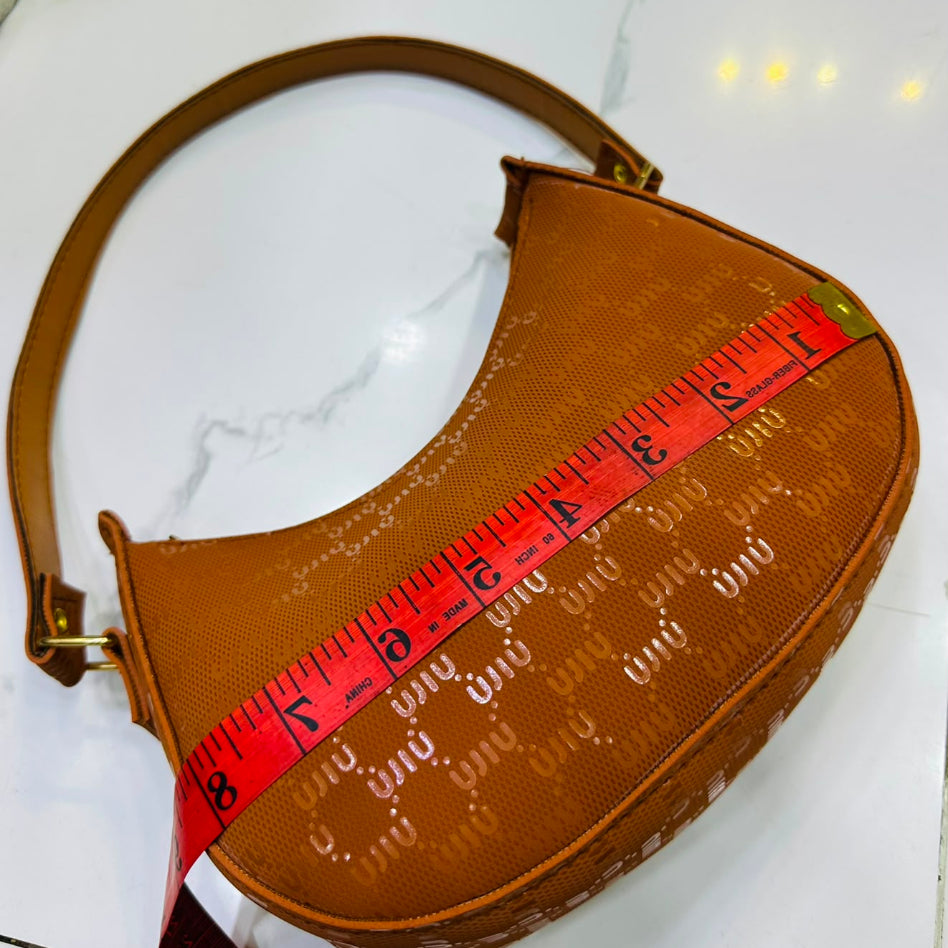 Trendy women's hobo bag for everyday fashion