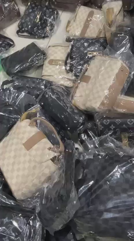 Structured checkerboard handbag for everyday women's fashion